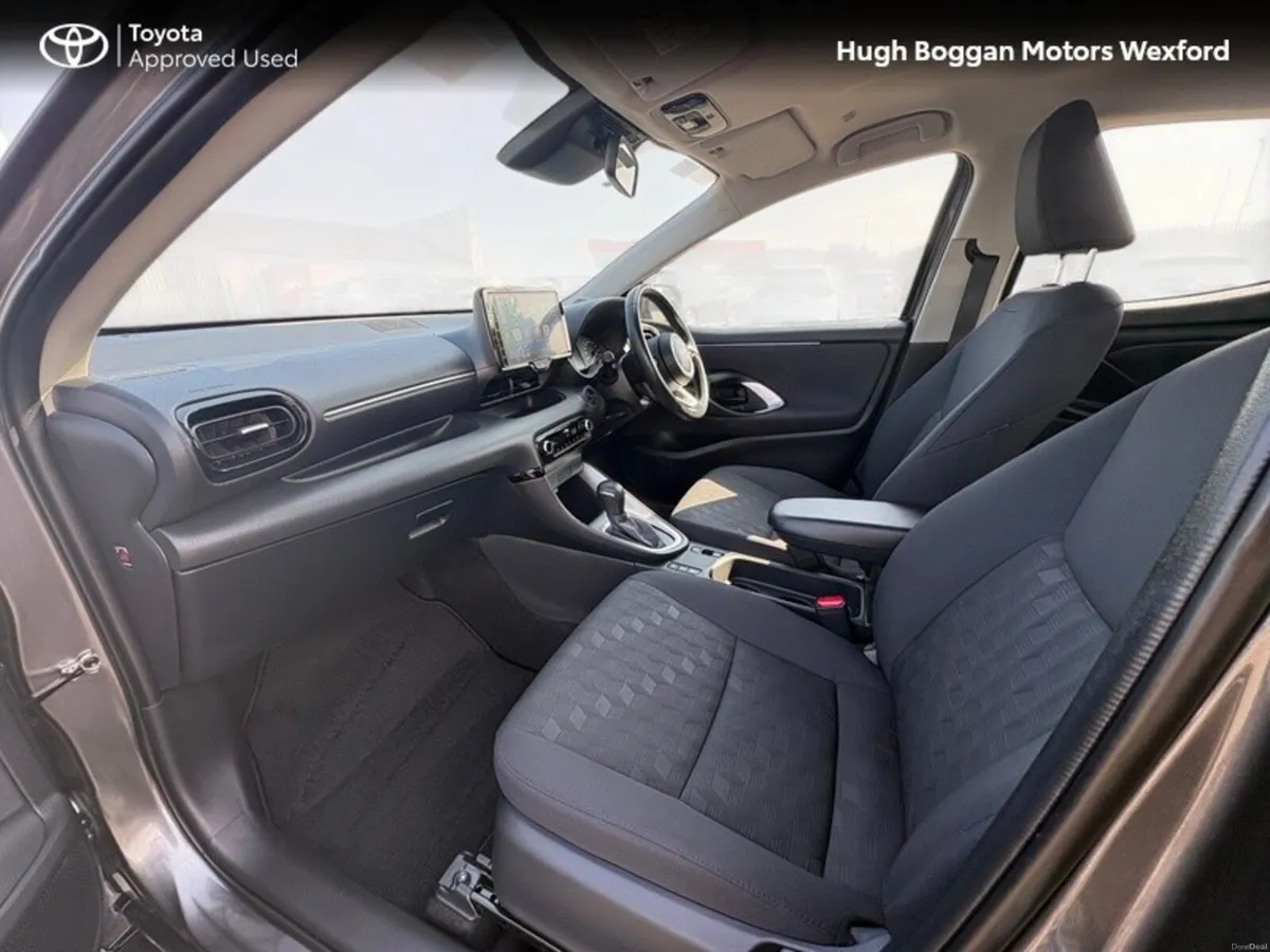 Toyota Yaris HYBRID LUNA ONLY 6500KMS!! - Image 6