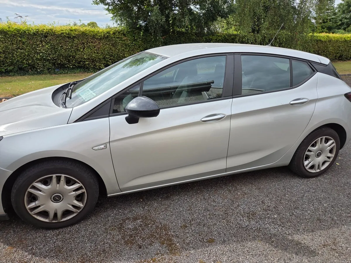 Opel Astra 2021 - Image 2