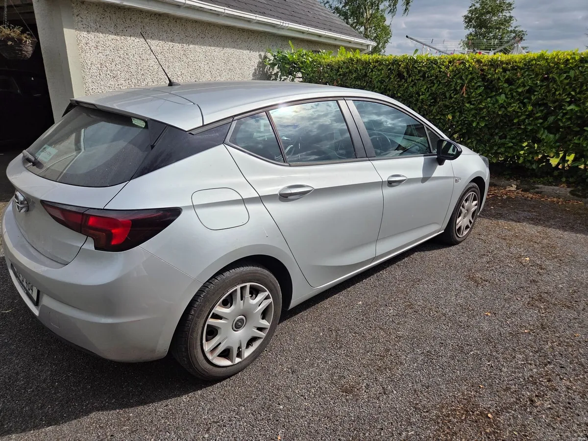 Opel Astra 2021 - Image 4