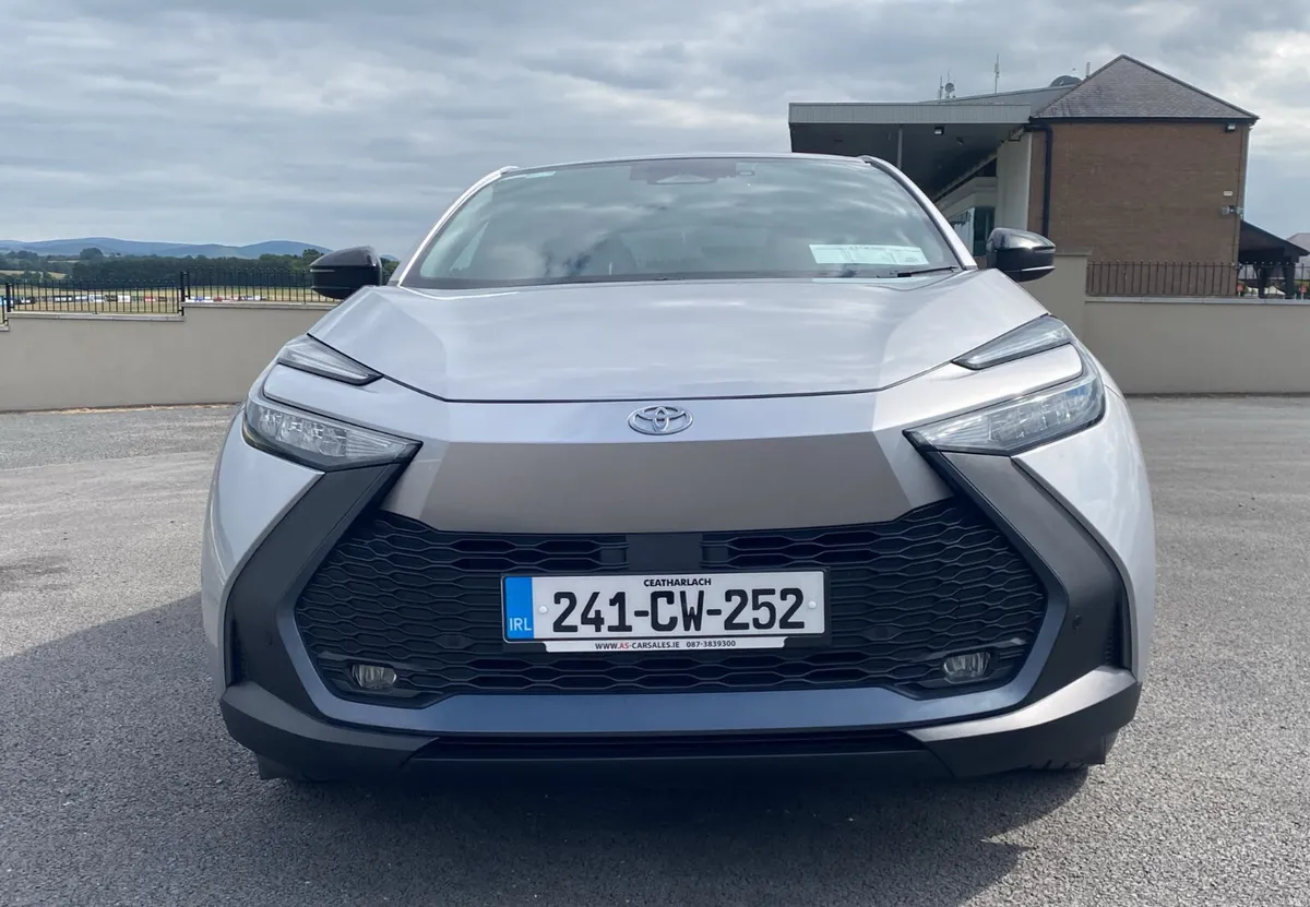 Toyota C-HR 2024 Sport 1.8 Hybrid - Image 2