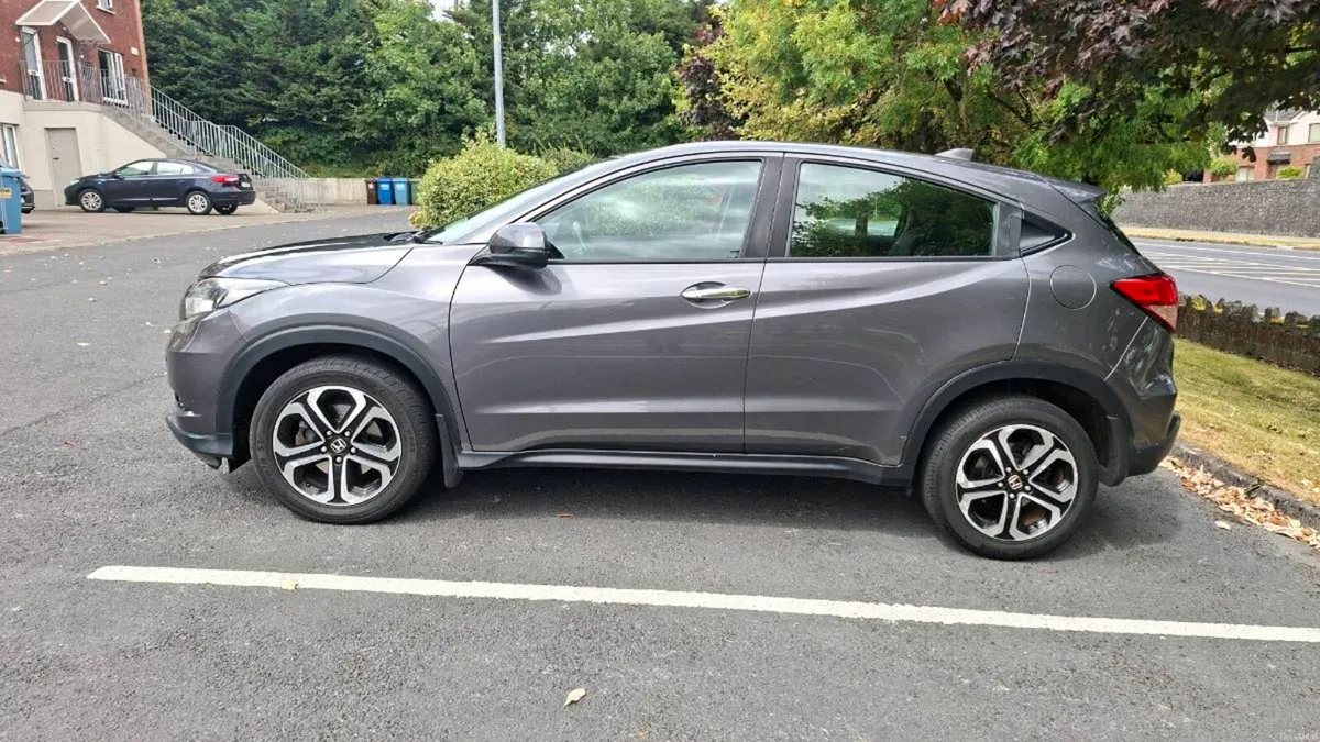 Honda hrv 2016 1 owner - Image 4