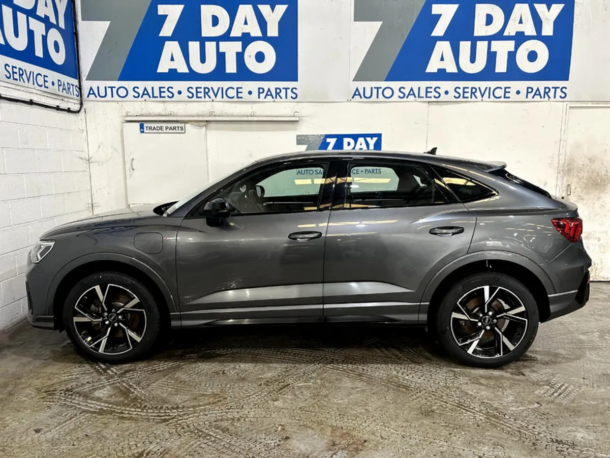 Audi Q3 S LINE SPORTBACK E- TFSI S LINE - Image 4