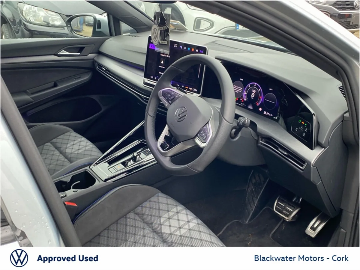 Volkswagen Golf 2.0TDI 150BHP 5DR R-LINE AUTOMATIC - Image 4