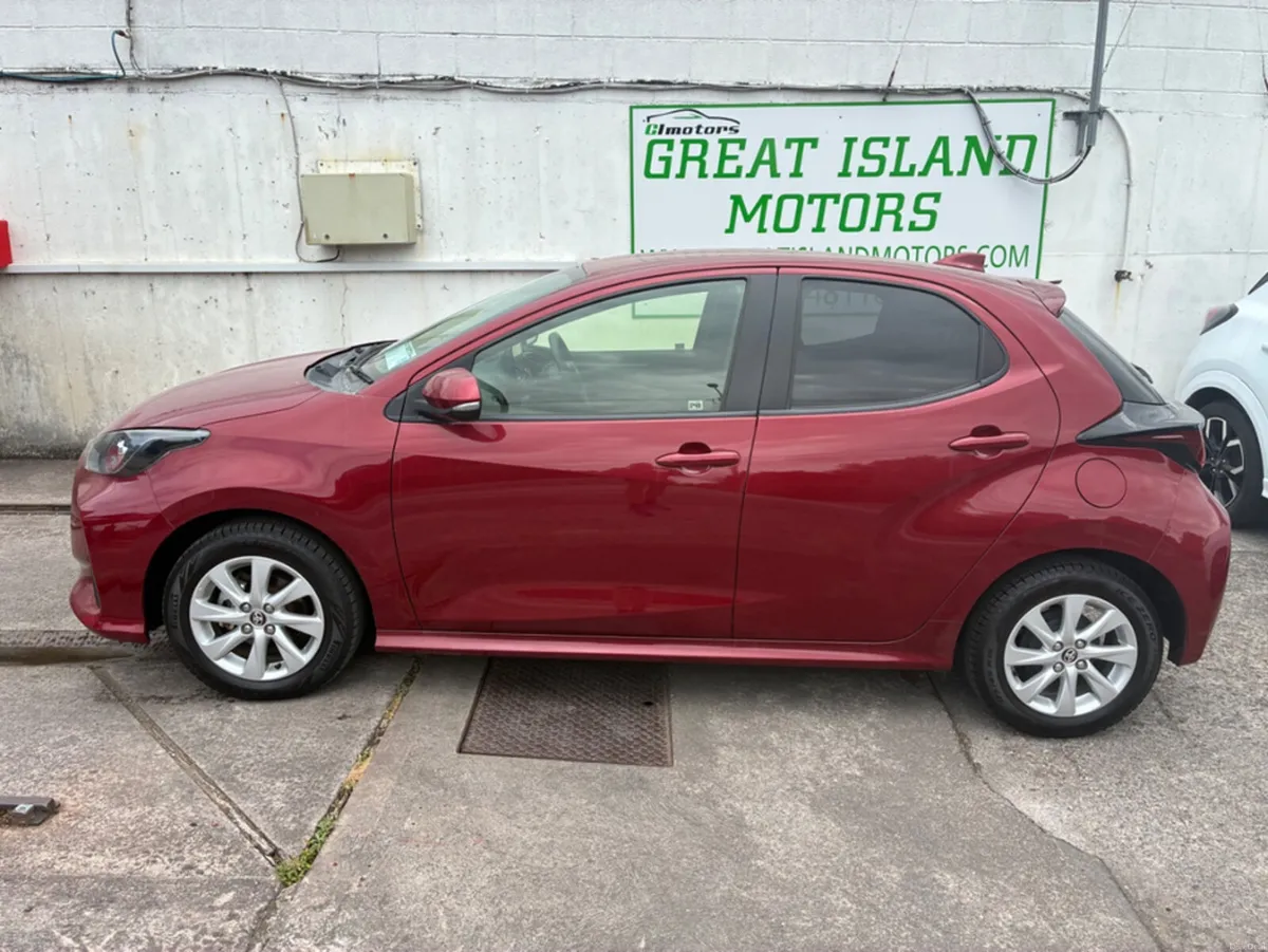 Toyota Yaris 5BA-MXPA10 5DRS - Image 5