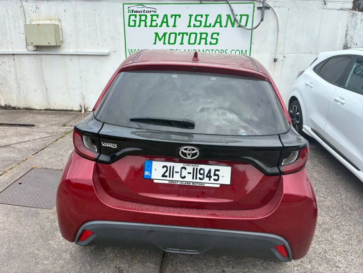 Toyota Yaris 5BA-MXPA10 5DRS - Image 6