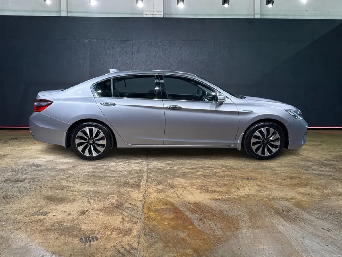 Honda Accord 2.0 HYBRID AUTOMATIC - FACTORY ALLOYS - Image 2