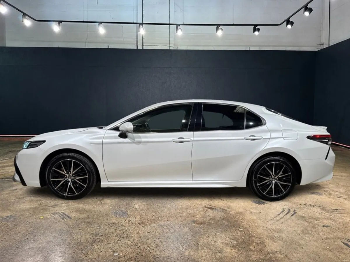 Toyota Camry 2.5 HYBRID AUTOMATIC - BLACK HALF LEA - Image 6