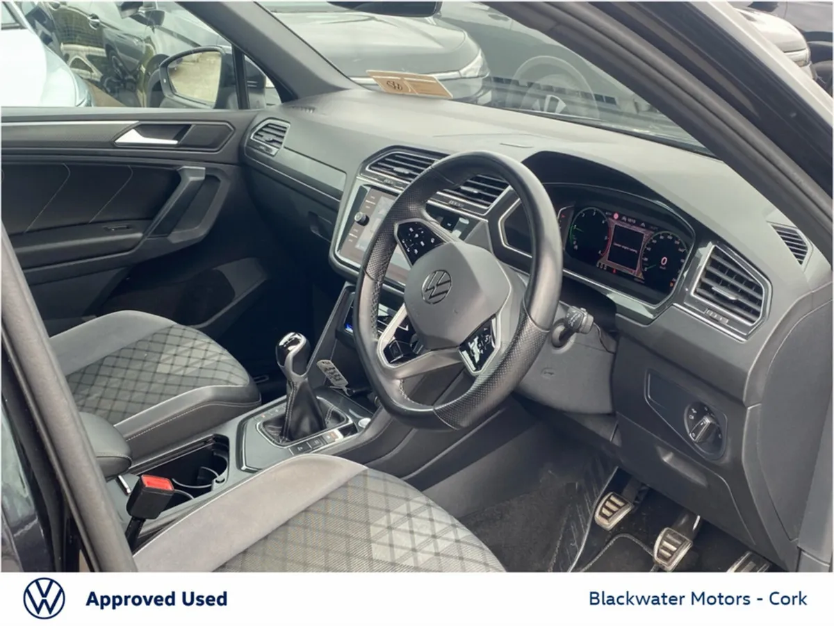 Volkswagen Tiguan 2.0TDI 150BHP R-LINE WITH REAR V - Image 4