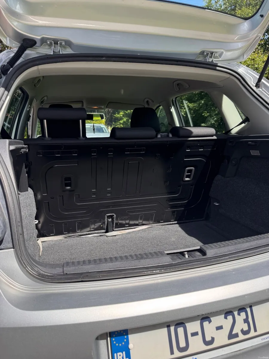 Volkswagen Polo 2010 - Image 2