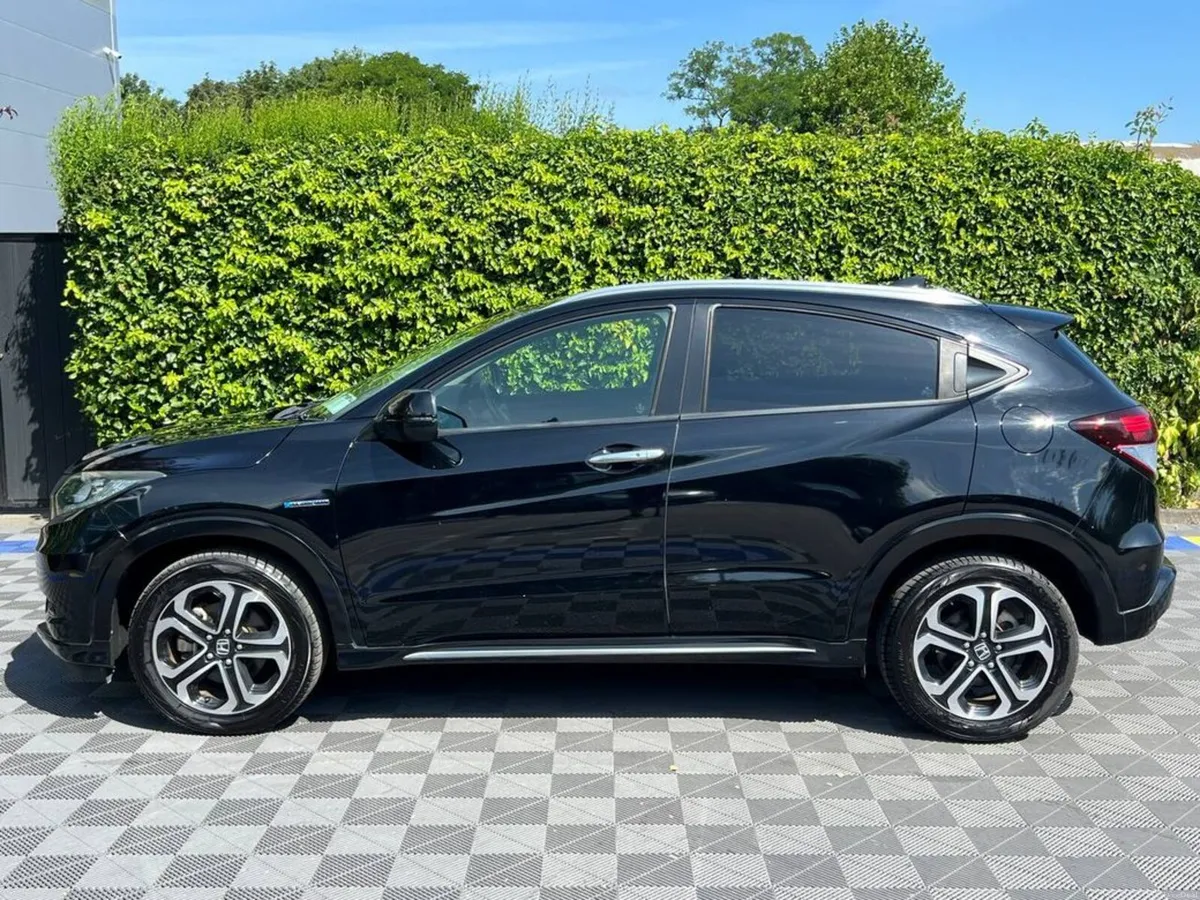 Honda Vezel 1.5 HYBRID AUTO // DIAMOND CUT ALLOYS - Image 3