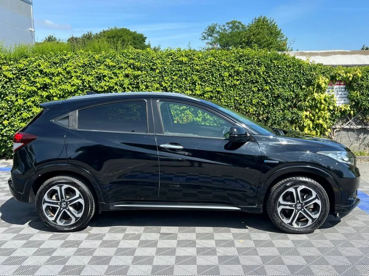 Honda Vezel 1.5 HYBRID AUTO // DIAMOND CUT ALLOYS - Image 2