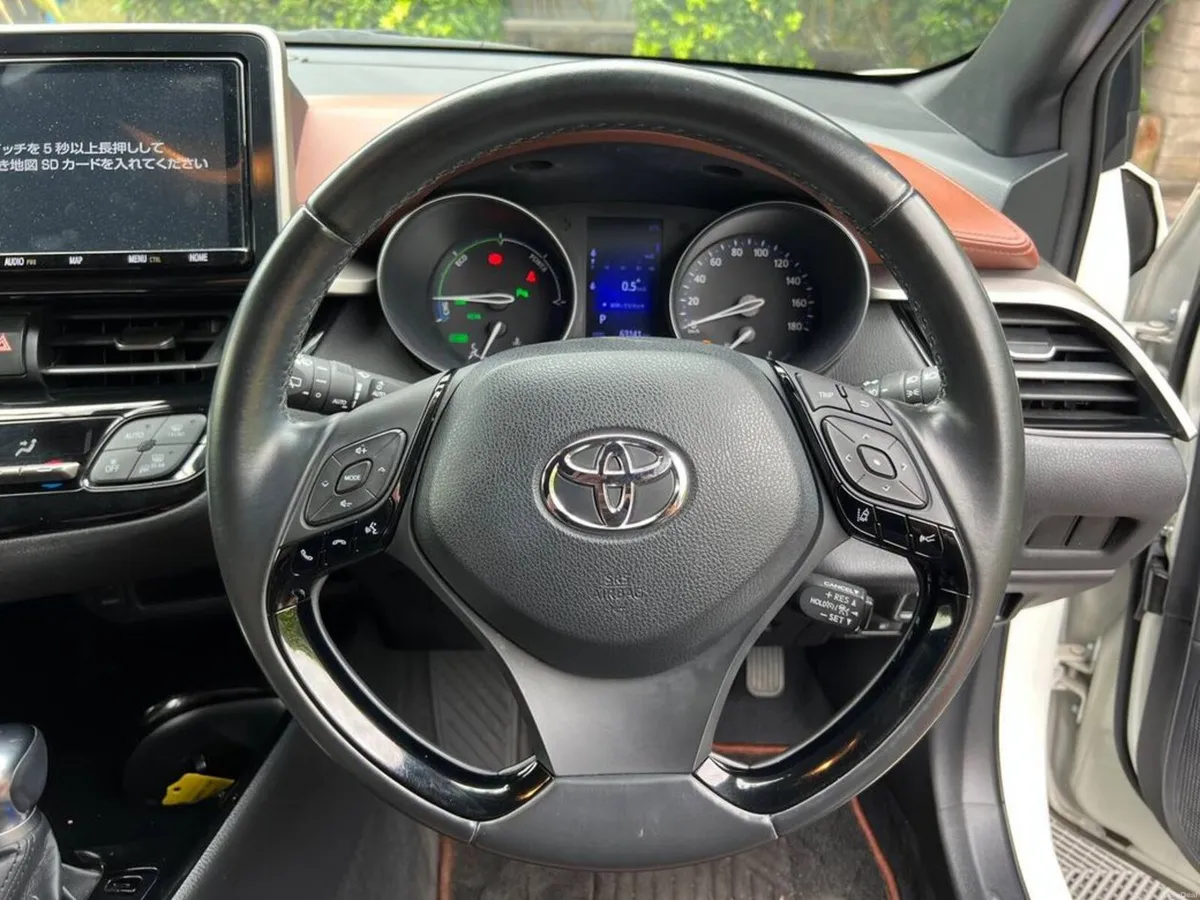 Toyota C-HR 1.8 HYBRID AUTO // HALF LEATHER HEATED - Image 4