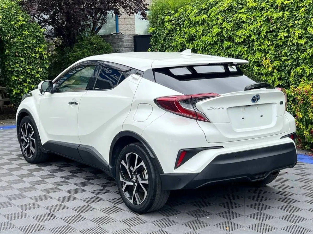Toyota C-HR 1.8 HYBRID AUTO // HALF LEATHER HEATED - Image 5