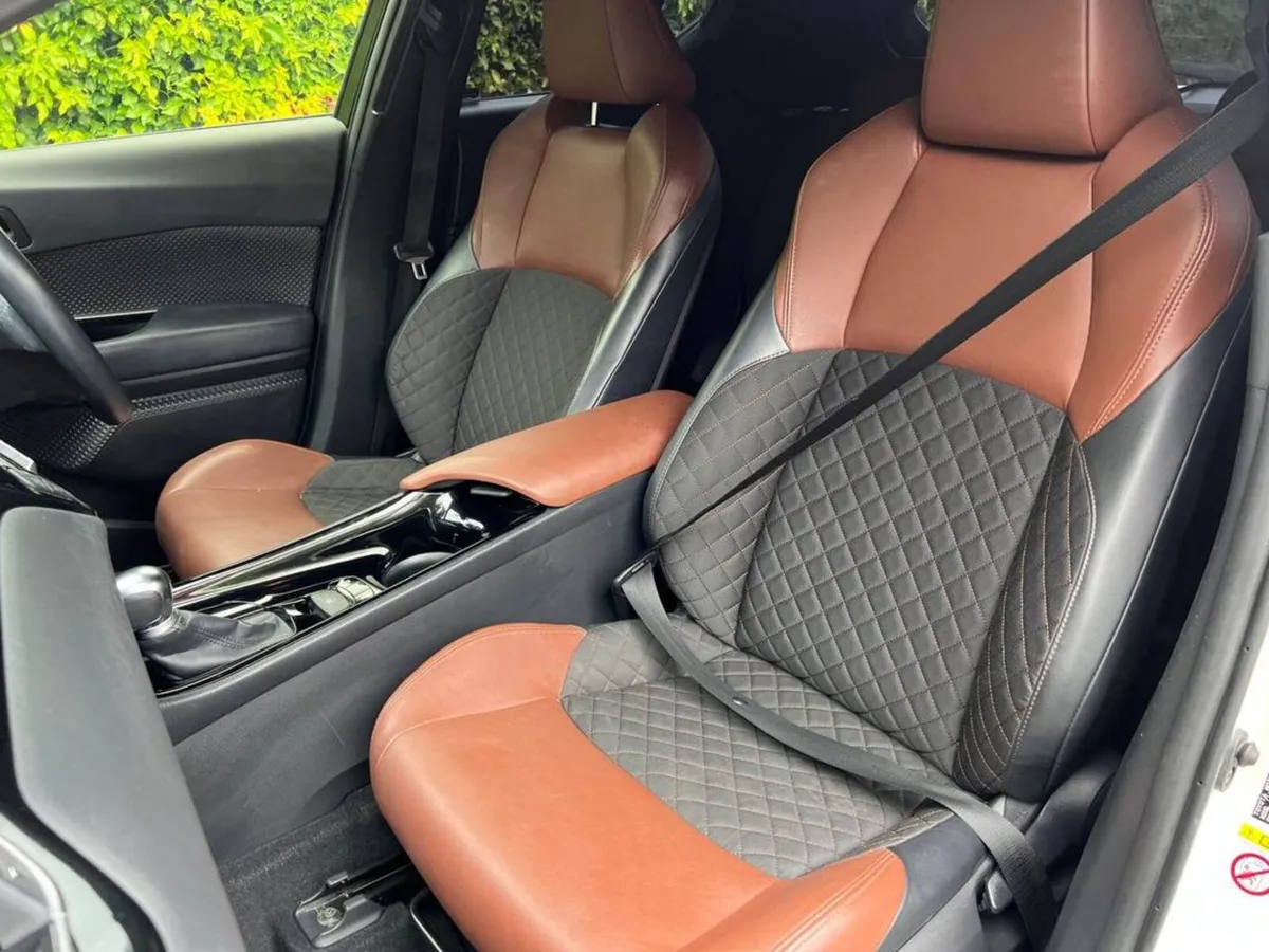 Toyota C-HR 1.8 HYBRID AUTO // HALF LEATHER HEATED - Image 6