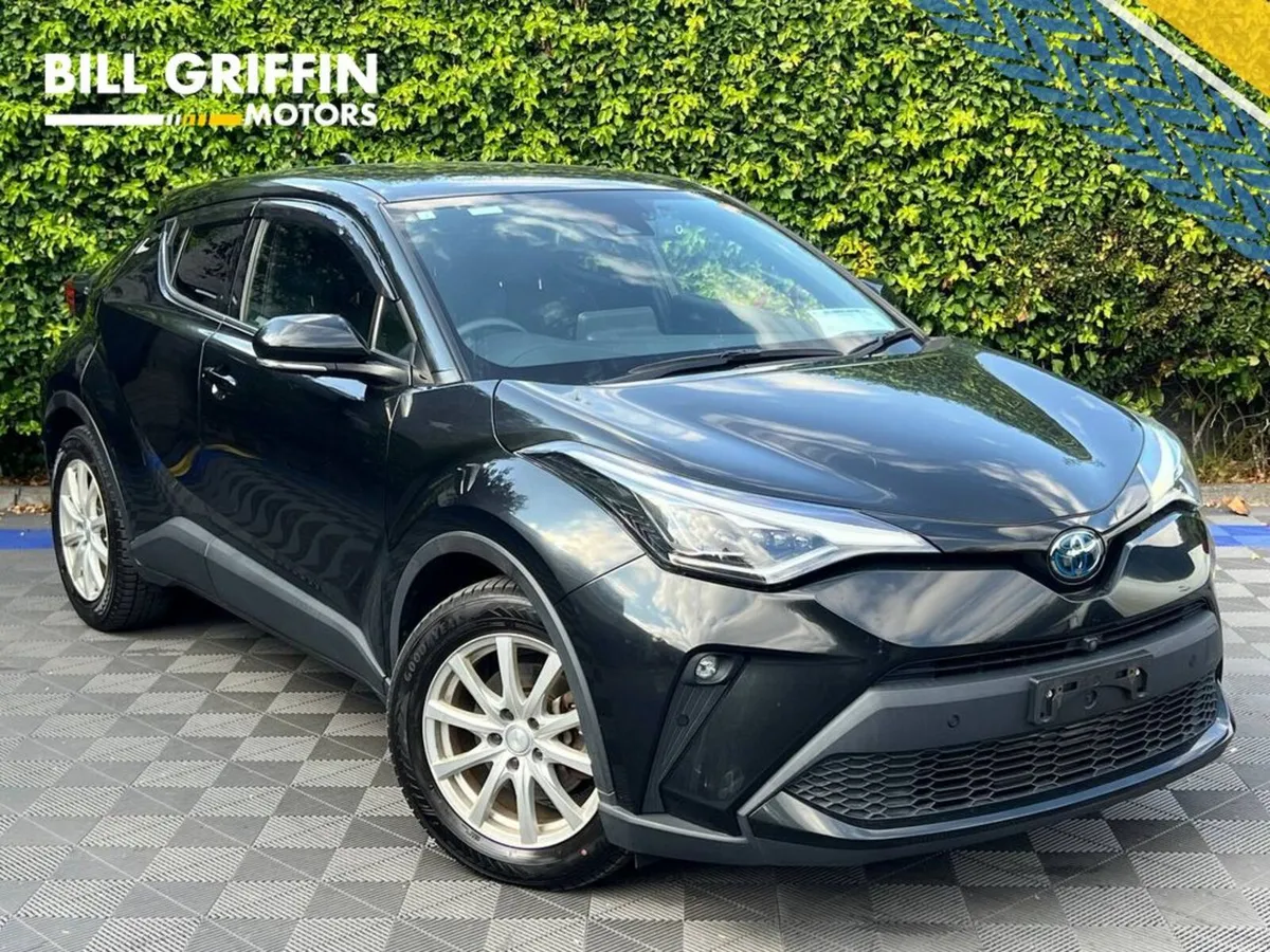 Toyota C-HR 1.8 HYBRID AUTO // APPLE CARPLAY/ANDRO - Image 1