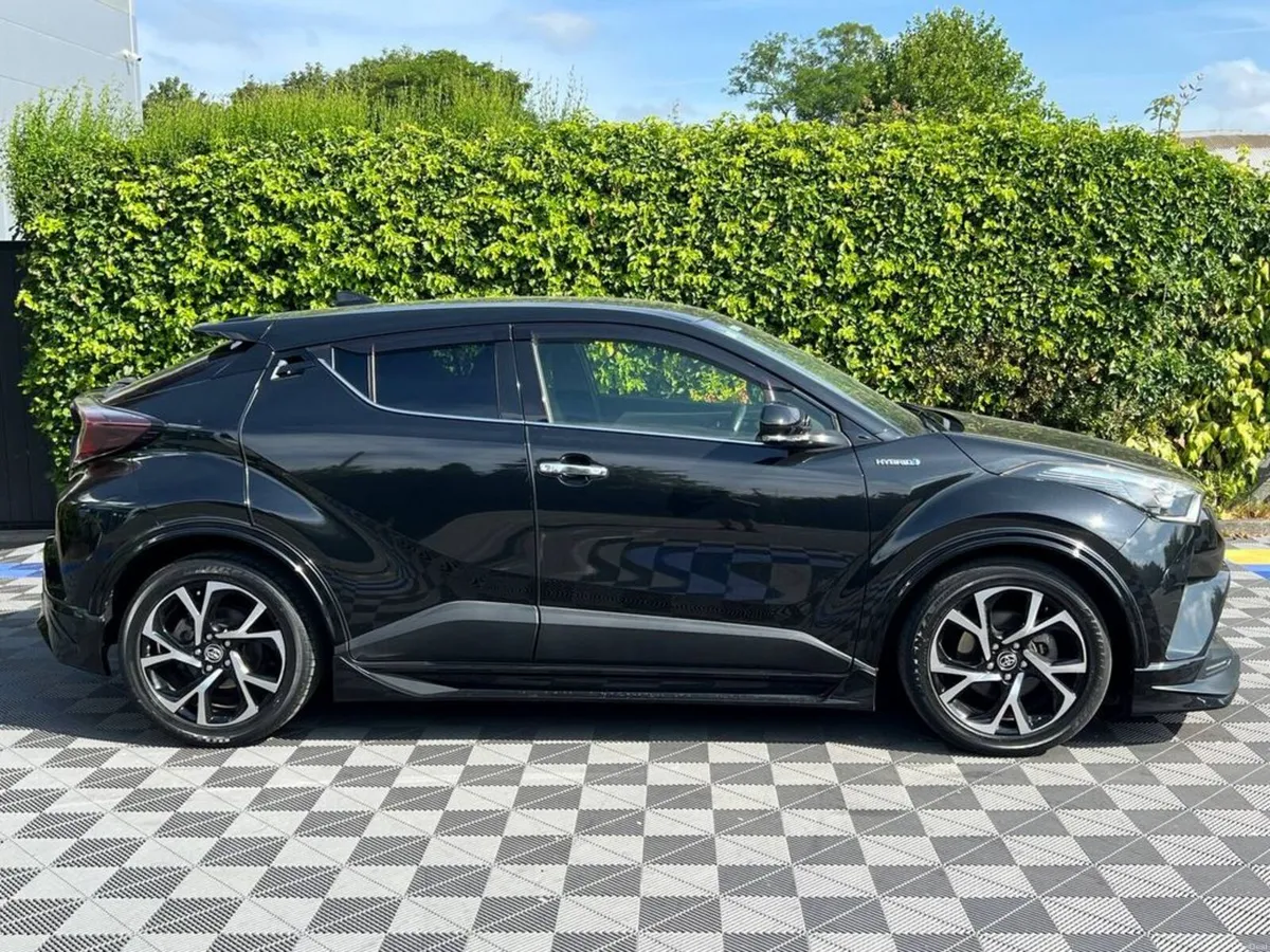 Toyota C-HR 1.8 HYBRID AUTO // DIAMOND CUT ALLOYS - Image 2