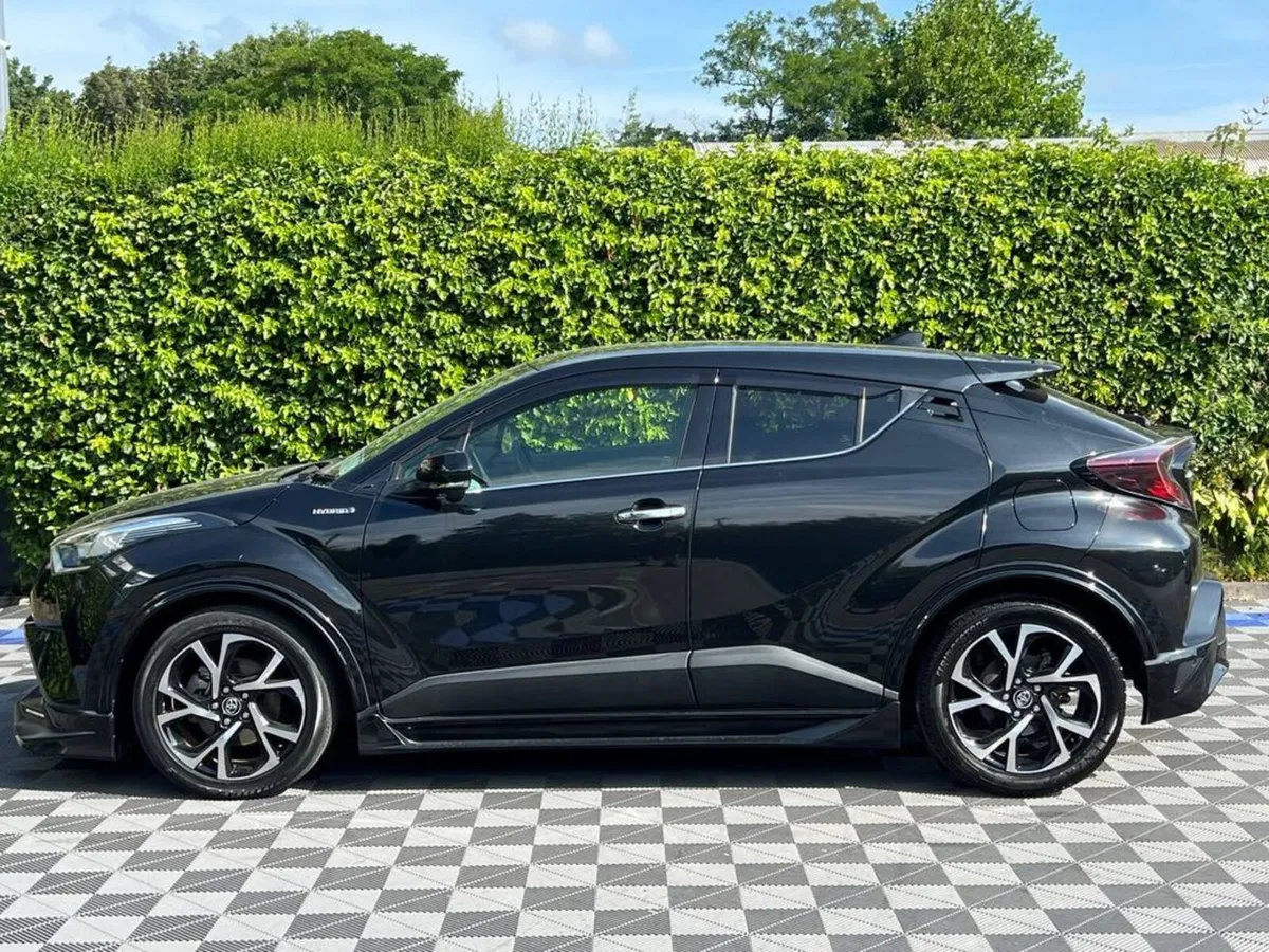 Toyota C-HR 1.8 HYBRID AUTO // DIAMOND CUT ALLOYS - Image 3