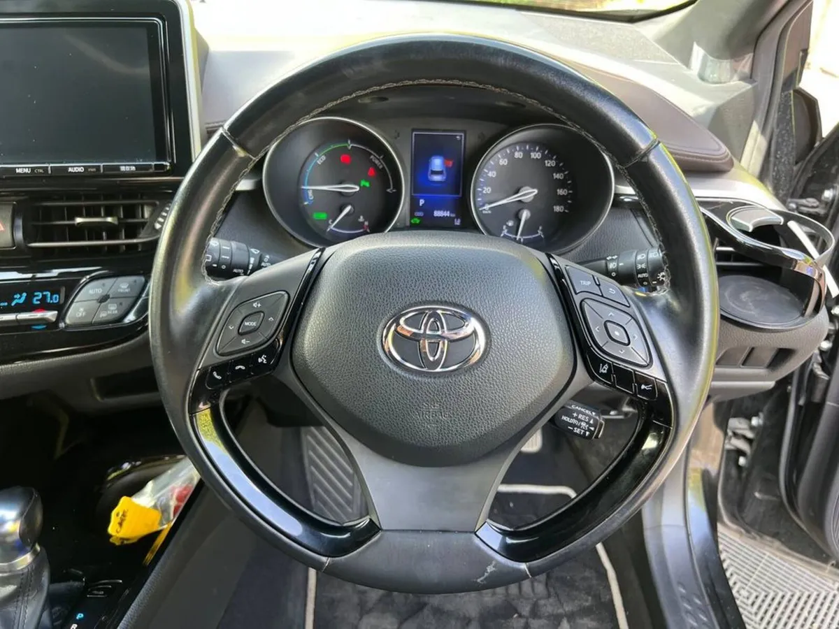 Toyota C-HR G-LED MODELLISTA 1.8 HYBRID AUTO // 19 - Image 4