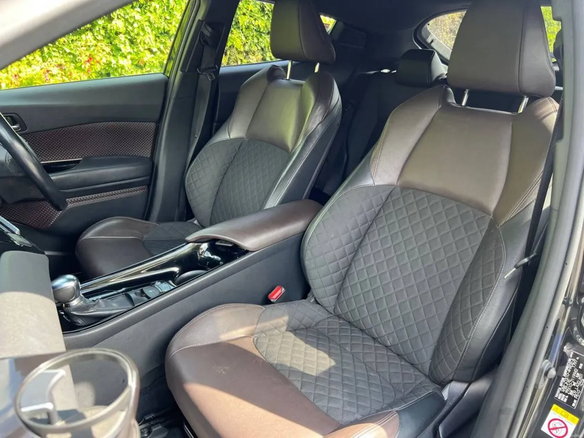 Toyota C-HR G-LED MODELLISTA 1.8 HYBRID AUTO // 19 - Image 6