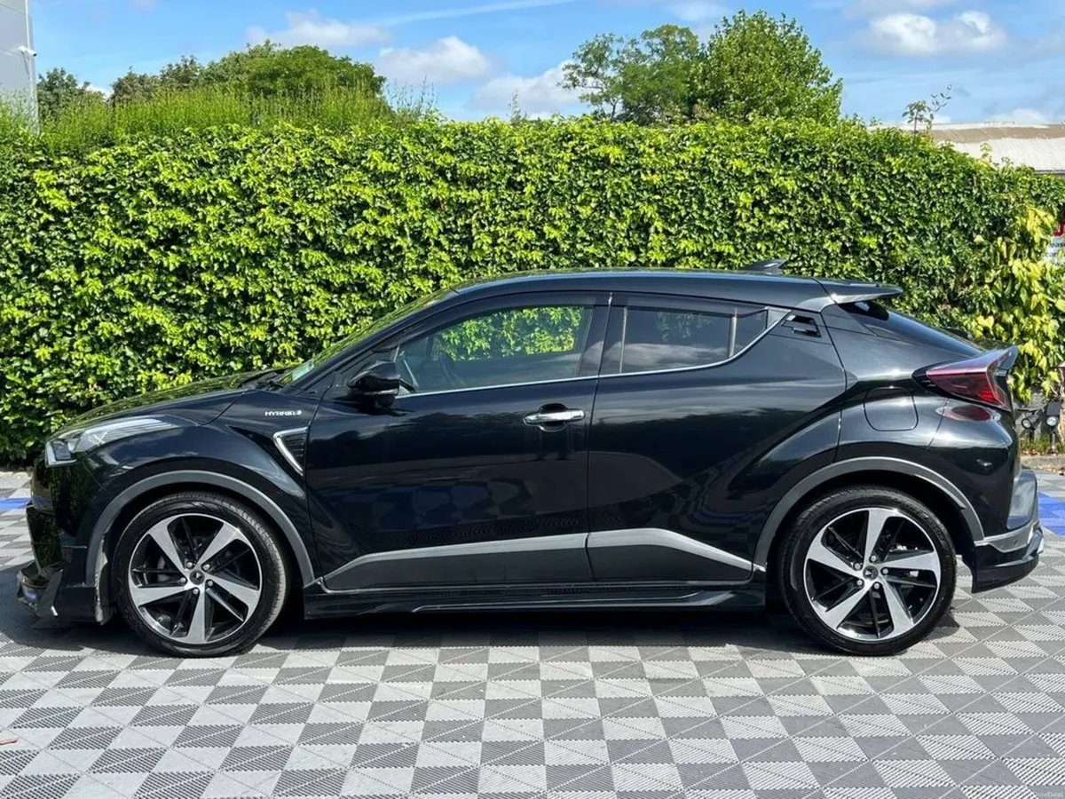 Toyota C-HR G-LED MODELLISTA 1.8 HYBRID AUTO // 19 - Image 3