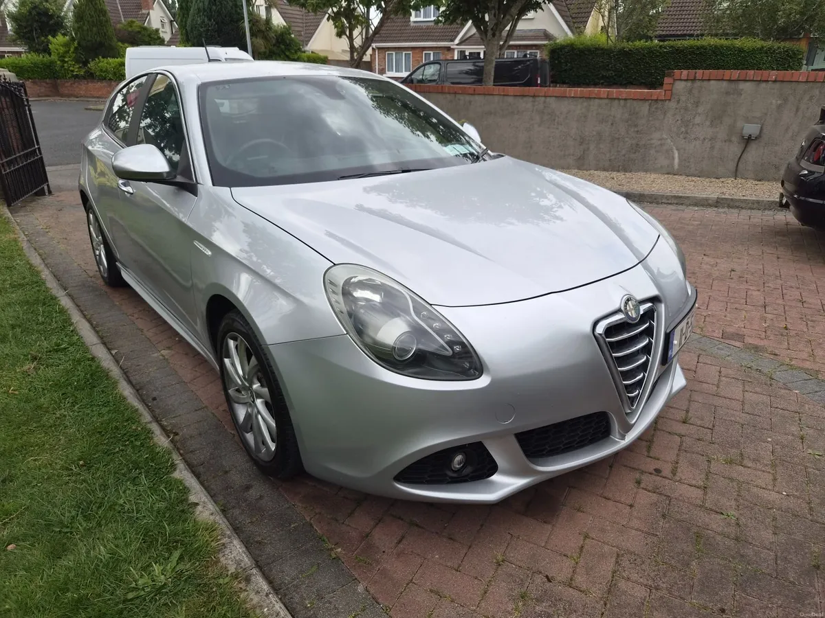 Alfa Romeo Giulietta 2011 1 previous OwnerLowMiles - Image 2