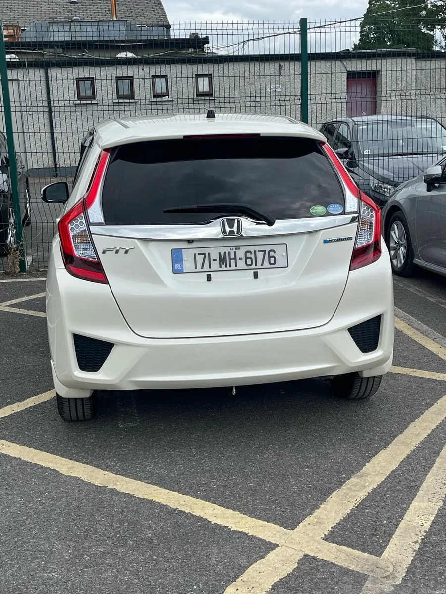 Car - Image 2