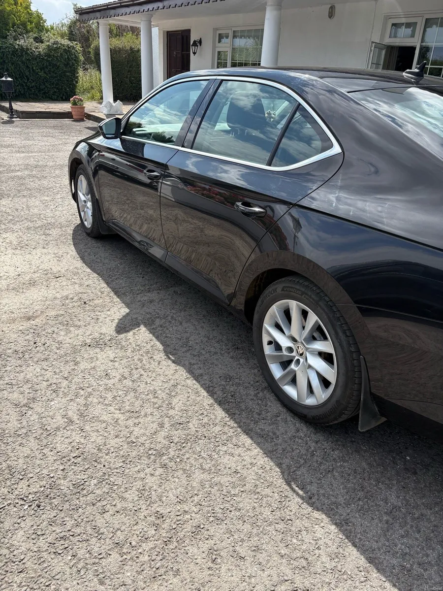 2022 Skoda Superb - Image 3