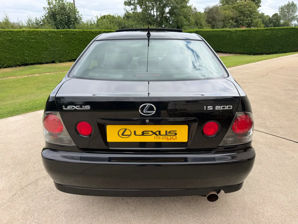 2003 LEXUS IS200 SE | SUNROOF | BLACK HALF LEATHER - Image 6