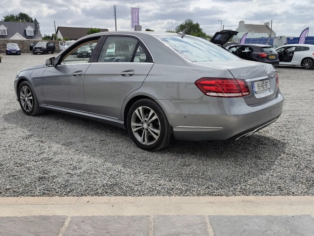 Mercedes-Benz E-Class 300 BLUETEC HYBRID AV AVANTG - Image 4