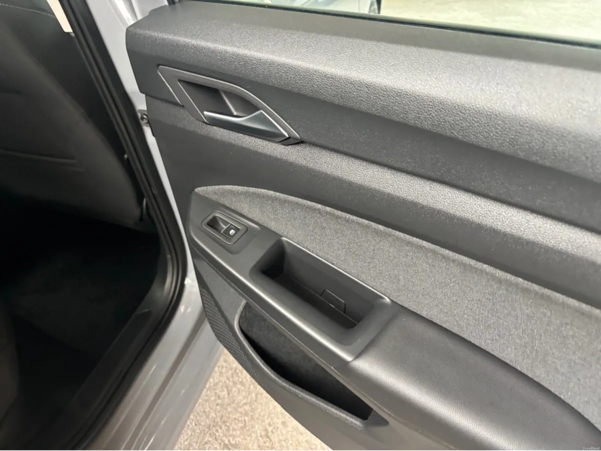 Volkswagen Golf LIFE 1.0 TSI 110HP 5DR Finance Ava - Image 2