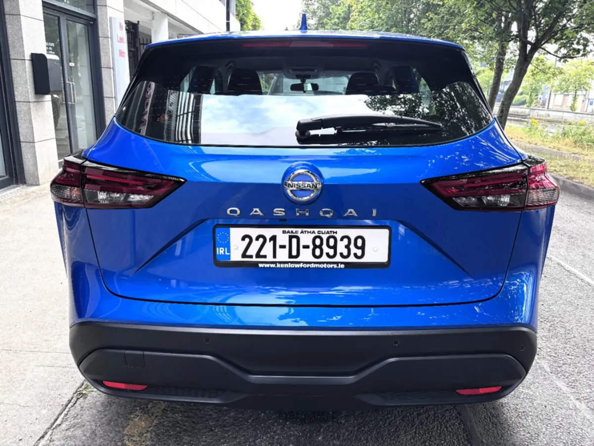 Nissan Qashqai 1.3 HYB SV 5DR - Image 4