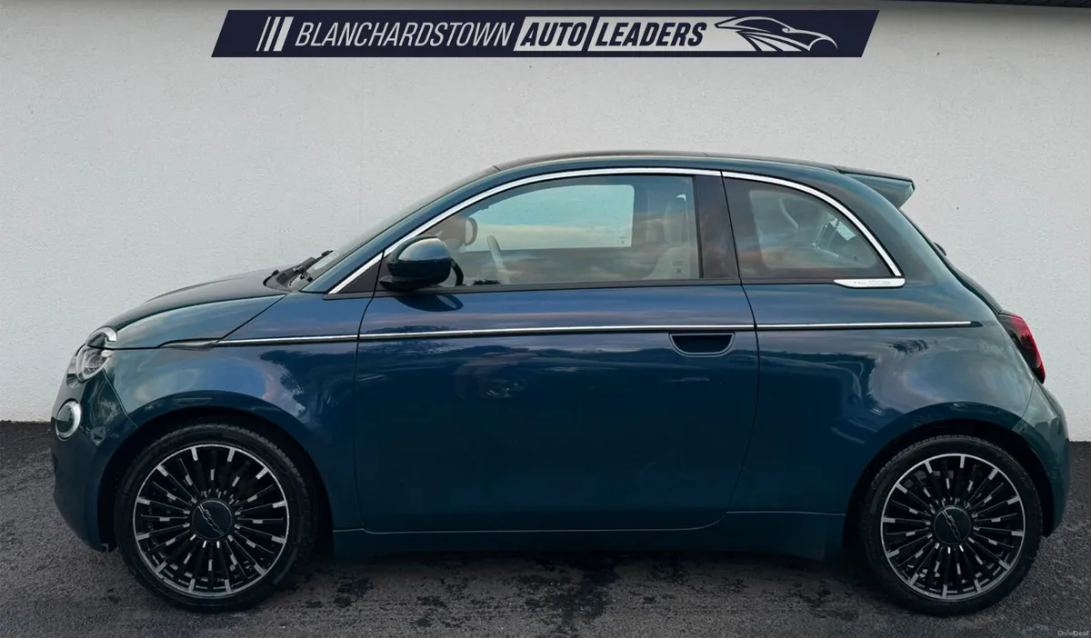 FIAT 500E LA PRIMA 42KWH EV SKY VIEW LEATHER NAV - Image 2