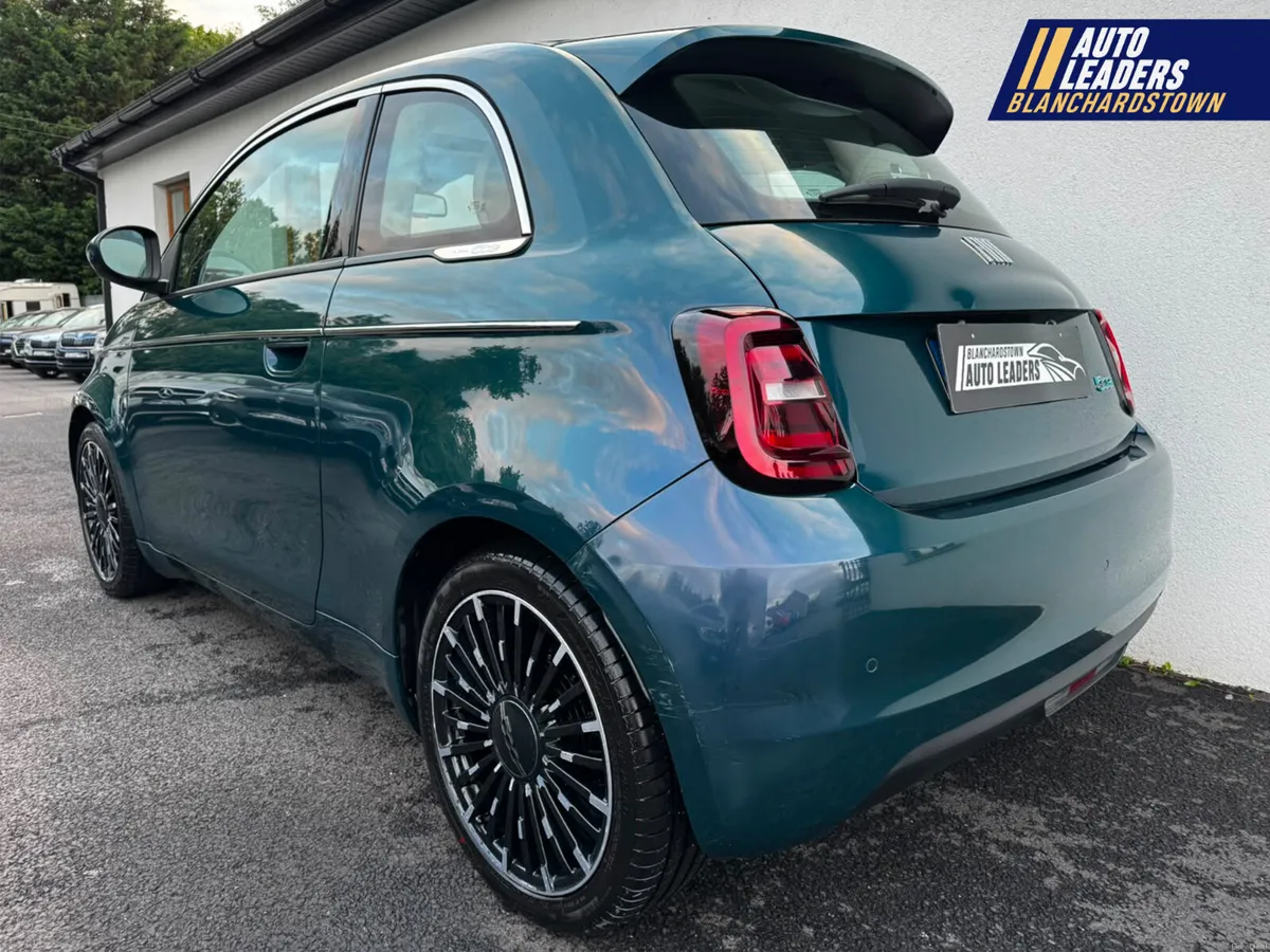 FIAT 500E LA PRIMA 42KWH EV SKY VIEW LEATHER NAV - Image 4