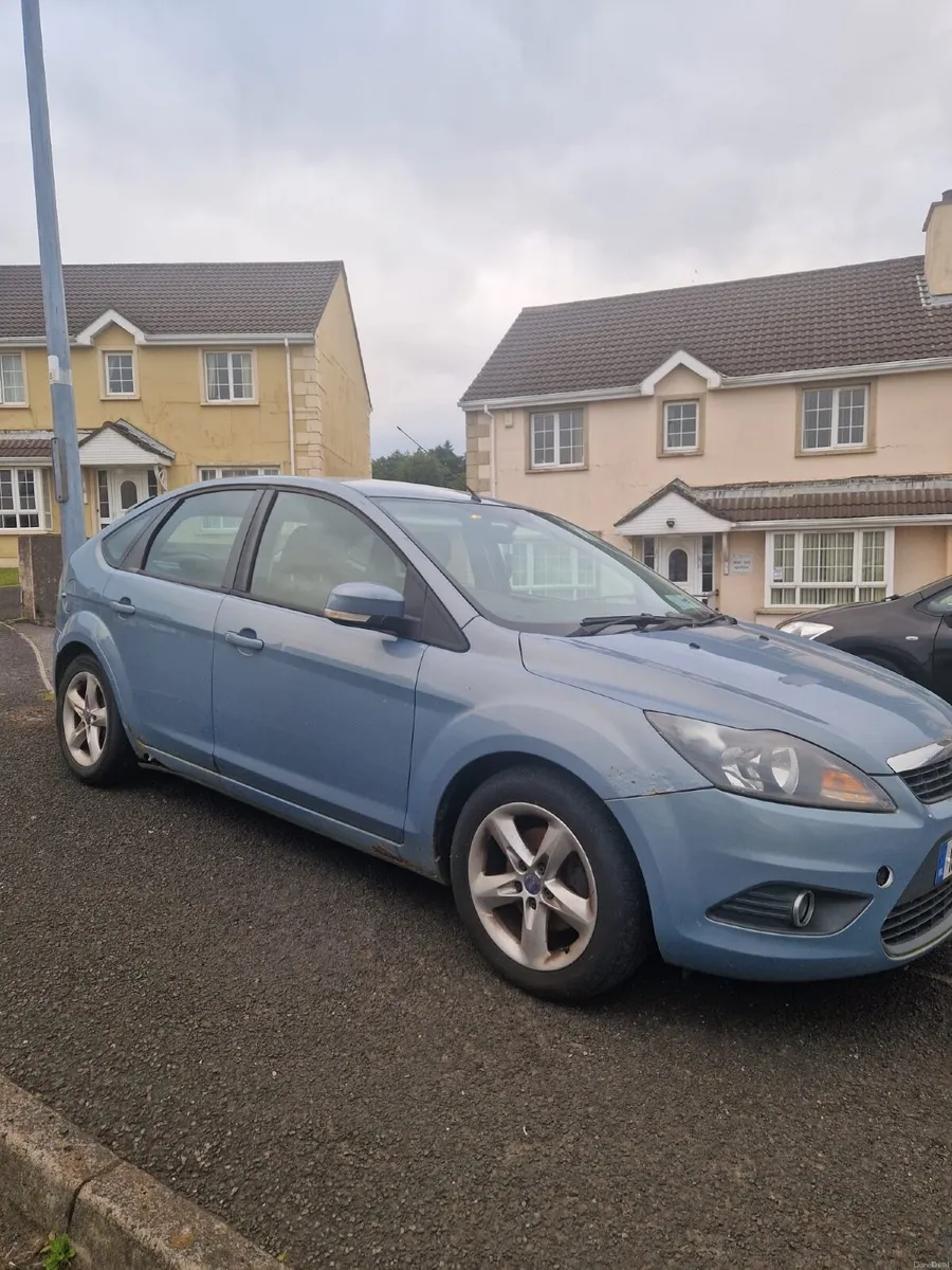 Ford Focus 2010 - Image 2