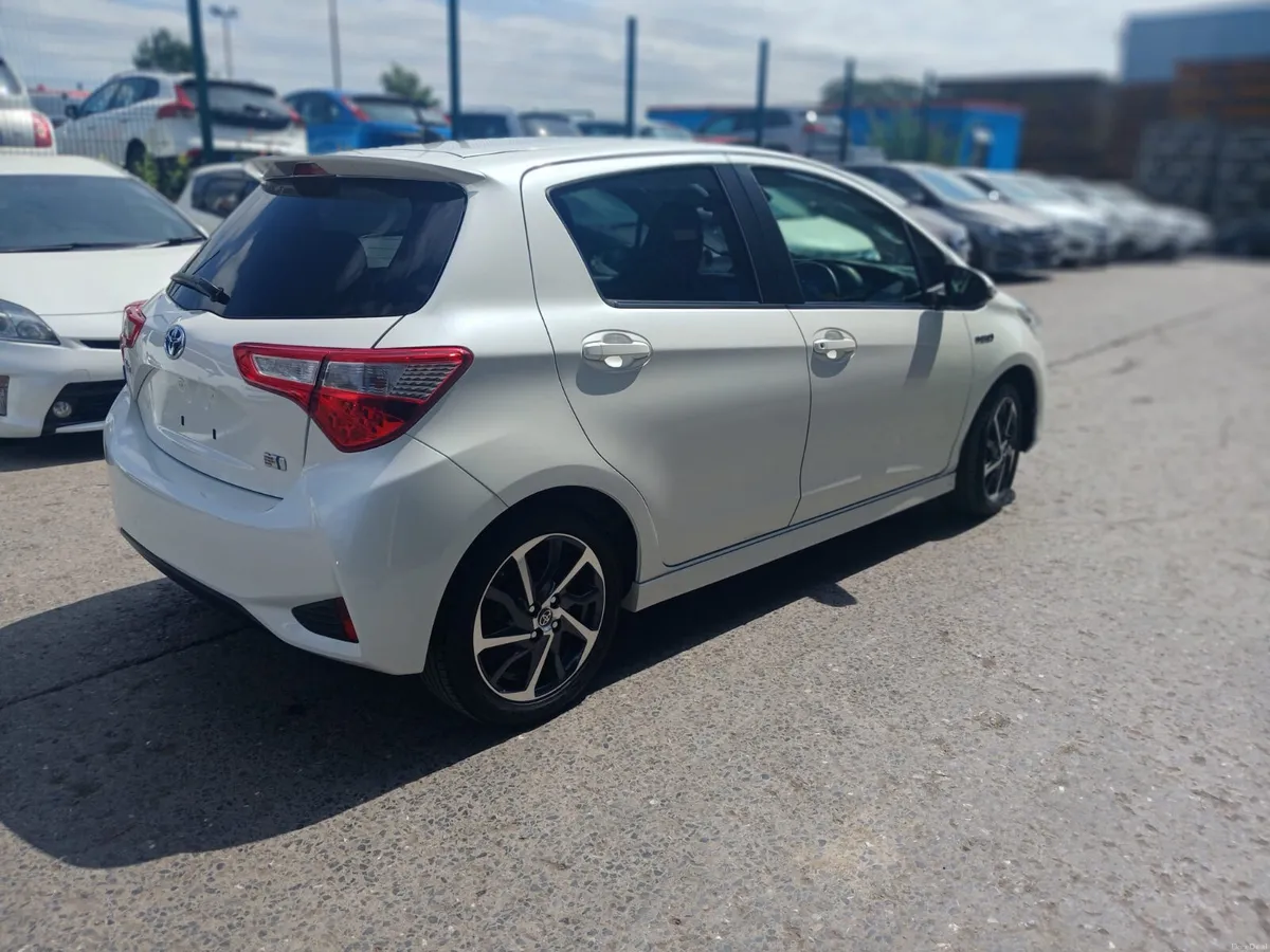 2017 Toyota Vitz Hybrid Automatic - Image 3
