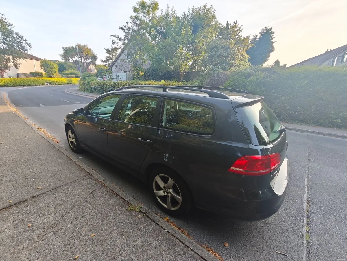 Volkswagen Passat 2012 - Image 2