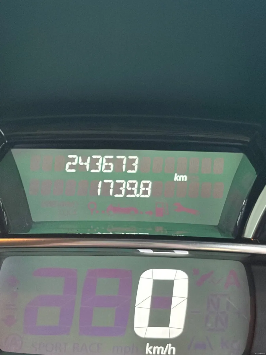 Renault Clio 2016 - Image 2