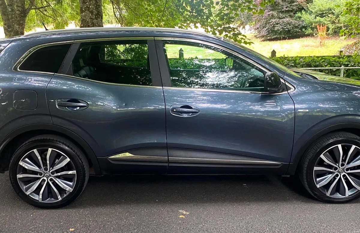 Renault Kadjar Auto Deluxe Edition with Sunroof - Image 2