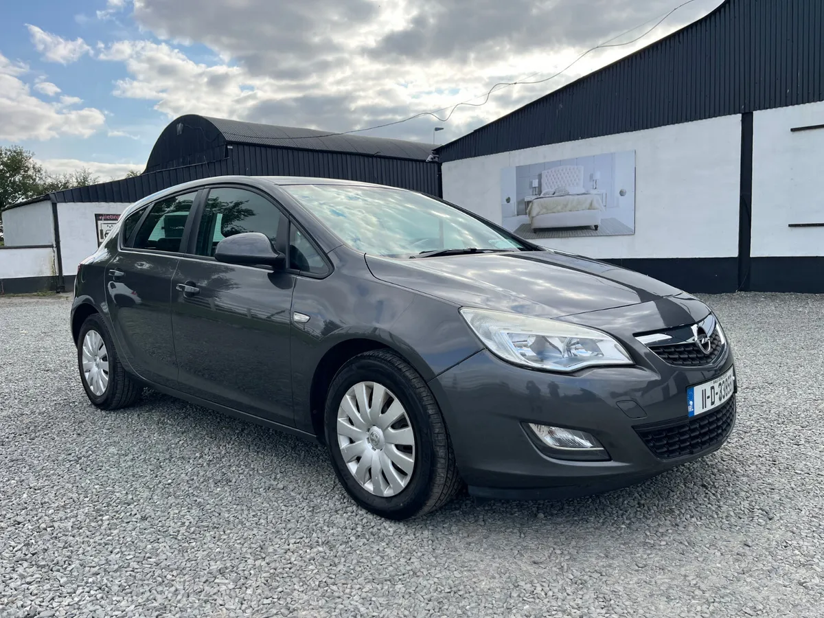 Opel Astra 2011 - Image 4