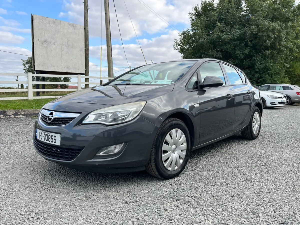 Opel Astra 2011 - Image 5