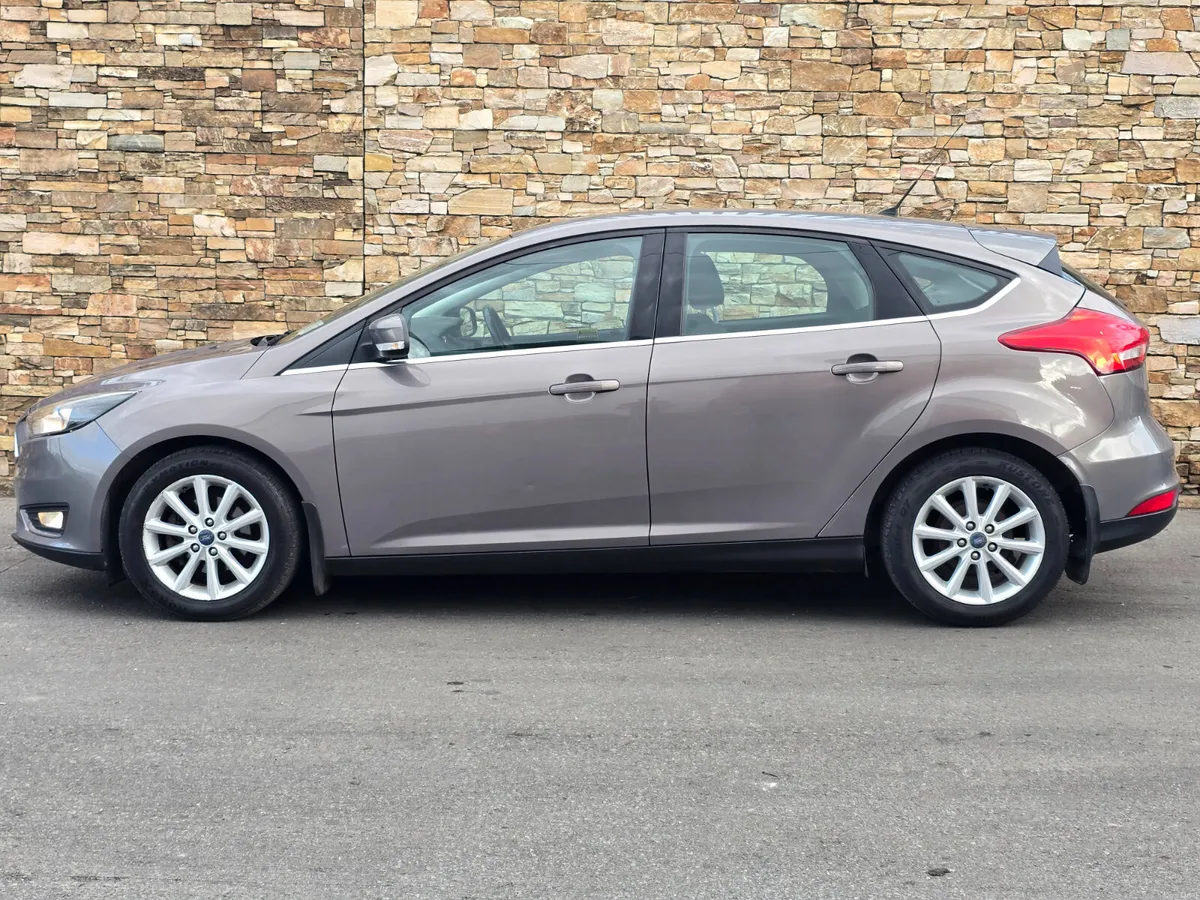 161 Ford Focus TITANIUM 1.5 Diesel 6 Speed Manual - Image 4