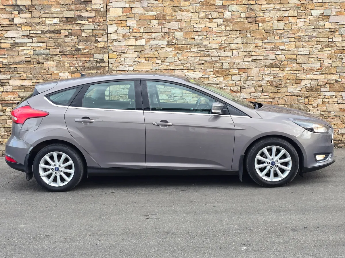 161 Ford Focus TITANIUM 1.5 Diesel 6 Speed Manual - Image 5