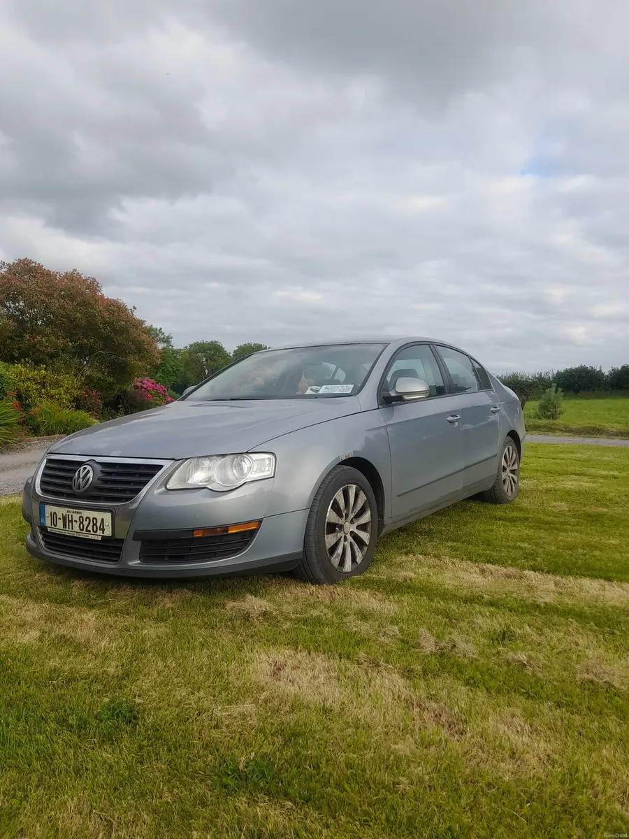 Volkswagen Passat 2010 - Image 1
