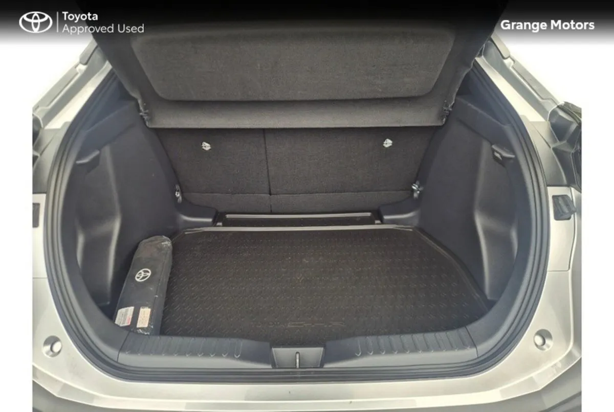 Toyota C-HR 1.8 HYBRID SOL 5DR - Image 6