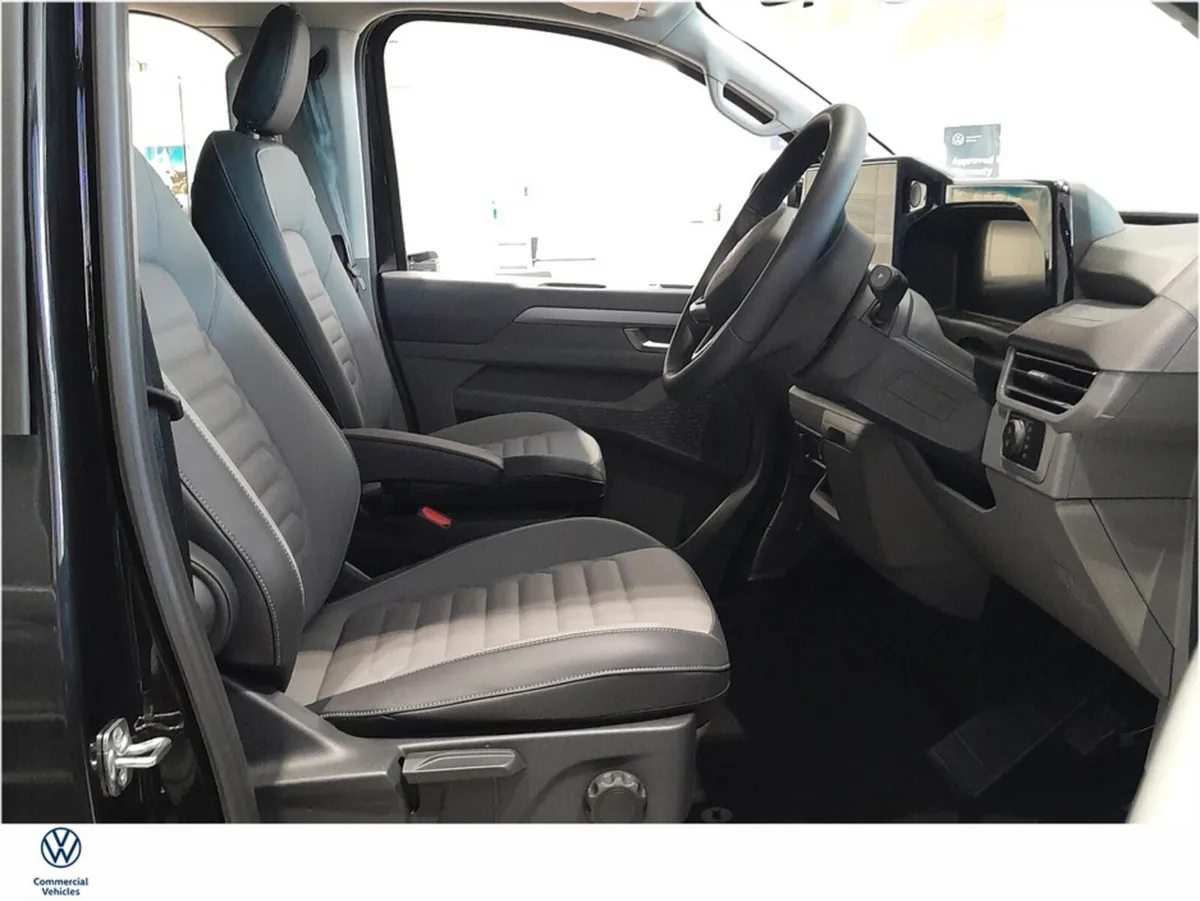 Volkswagen Caravelle Shuttle Style LWB 218 PS Elec - Image 2