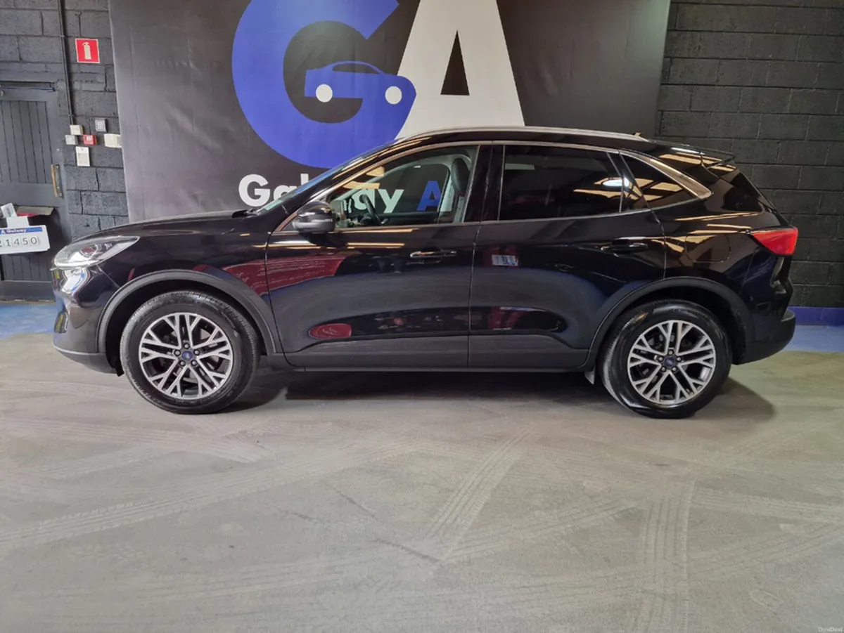 Ford Kuga TITANIUM **SAT NAV, REVERSING CAMERA ELE - Image 5