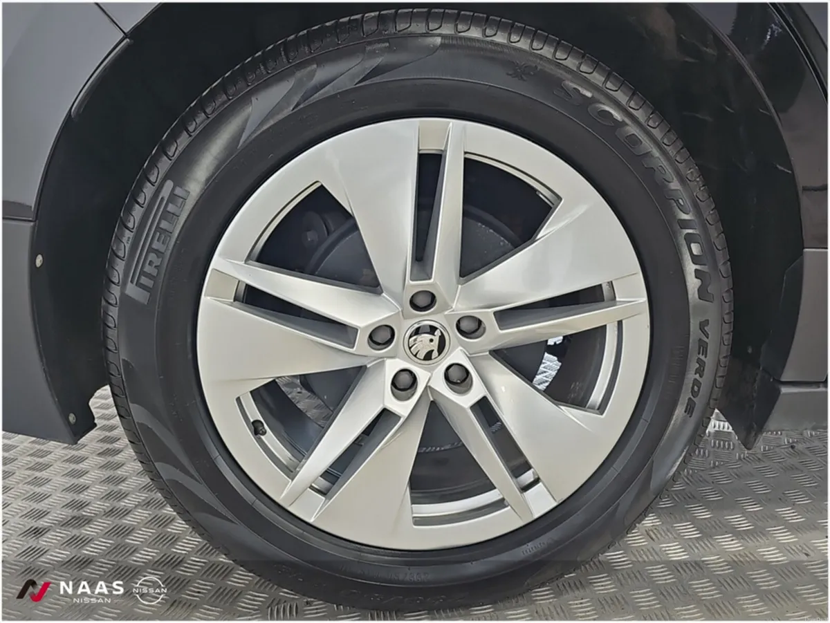 Skoda Enyaq IV 80 OPENING PAN ROOF - Image 6