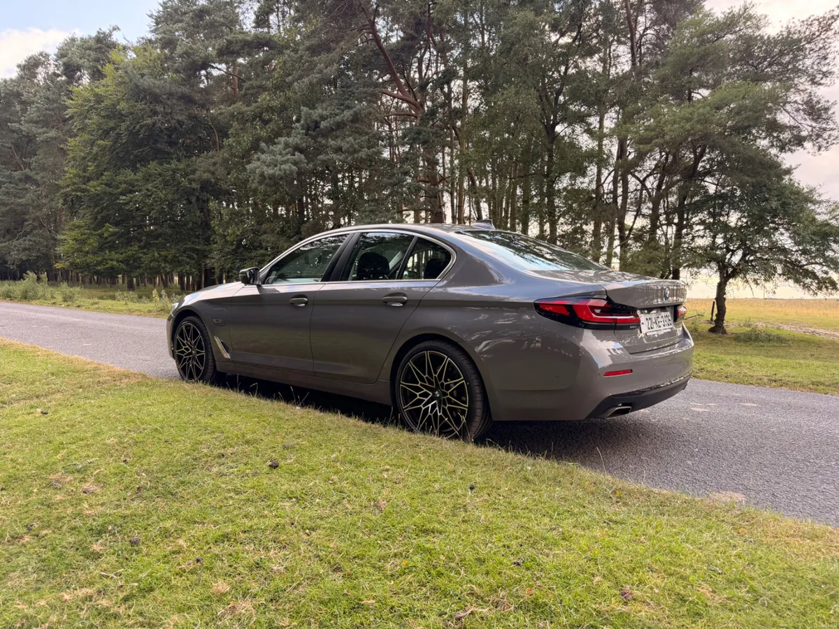 BMW 5-Series 2022 530e - Image 5