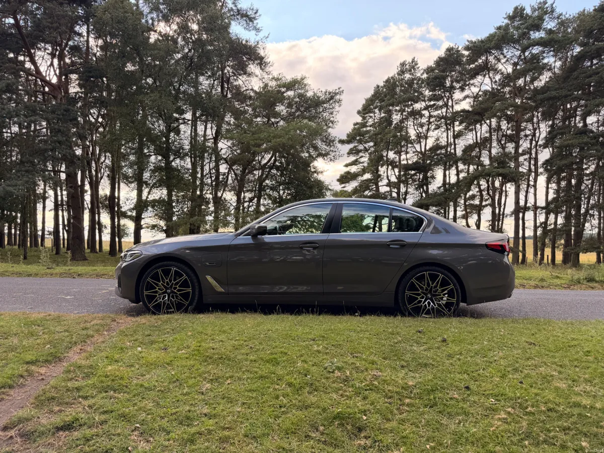BMW 5-Series 2022 530e - Image 4