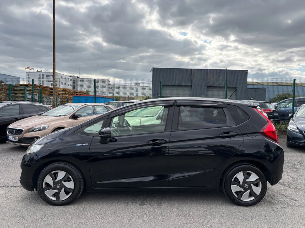 HONDA FIT 2014  (1.5, HYBRID) - Image 5